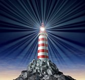 11359732-rayonnant-de-lumi-re-d-un-phare-sur-une-montagne-de-roche-et-de-l-orientation-strat-gique-comme-un-s