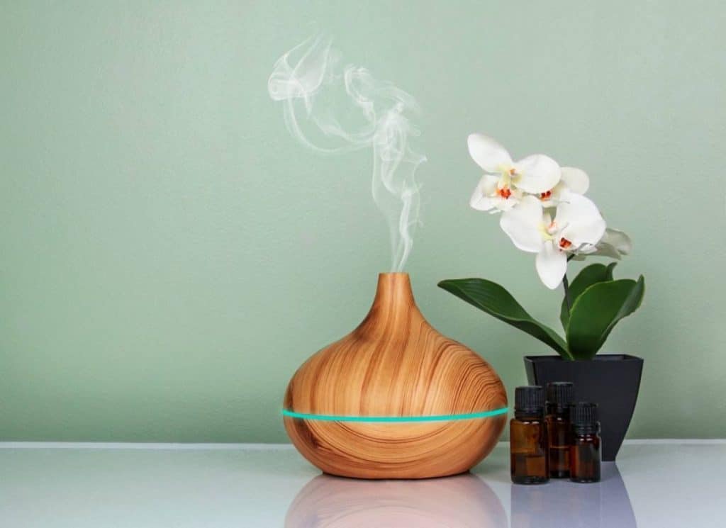 diffuseur d'huile essentielle qui diffuse des odeurs