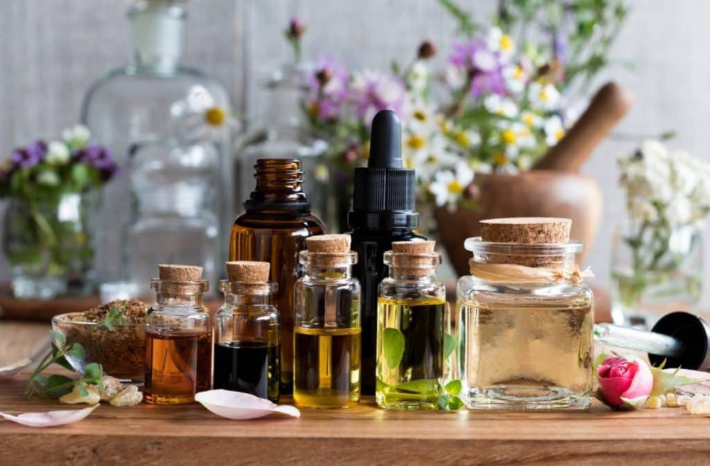 lot d'huiles essentielles en flacon