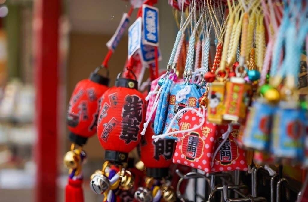 des portes bonheurs accrochés au japon